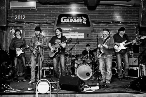 Bluesfest, Garage club Ostrava, 2012. Zleva: Kryštof Tomeček, Michal Drlík jr., David Záleský, Ota Berežný, Michal Drlík, Oldřich Pospíšil.